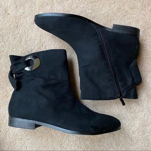 | NWOT | Alva Black Suede Boots